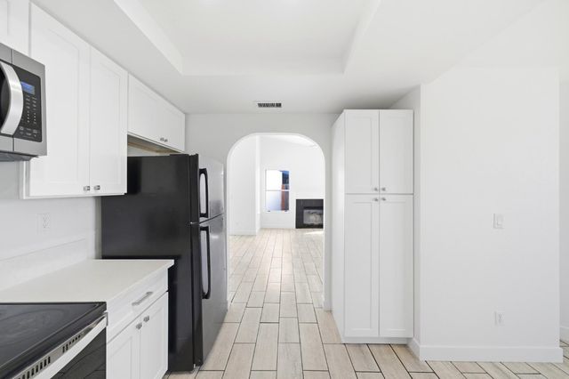 8013 Healy Ct, Sacramento, CA 95828