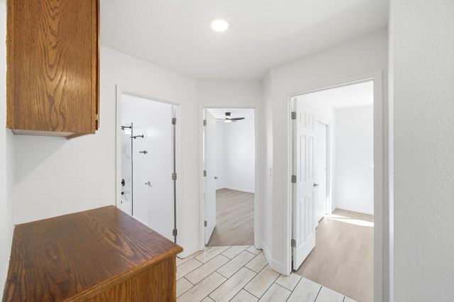 8013 Healy Ct, Sacramento, CA 95828