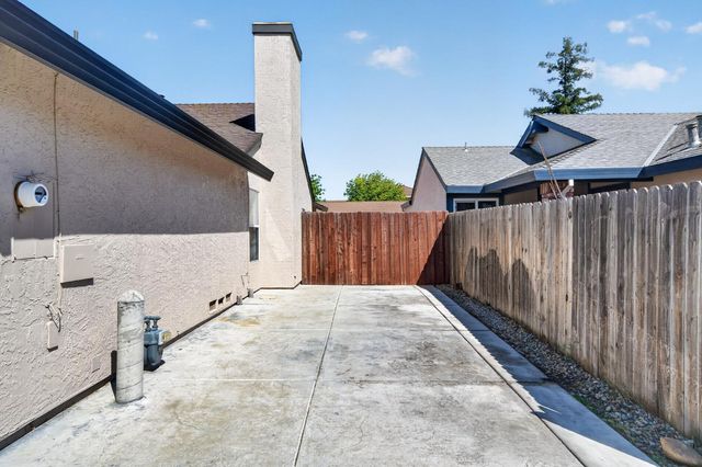 8013 Healy Ct, Sacramento, CA 95828