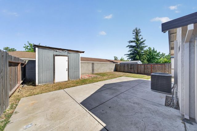 8013 Healy Ct, Sacramento, CA 95828