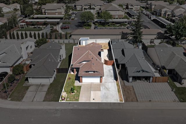 8013 Healy Ct, Sacramento, CA 95828