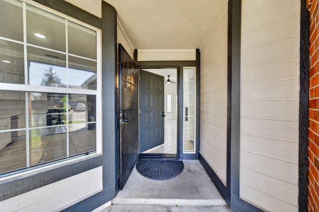 8013 Healy Ct, Sacramento, CA 95828