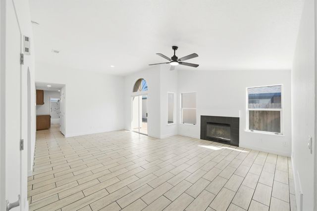 8013 Healy Ct, Sacramento, CA 95828