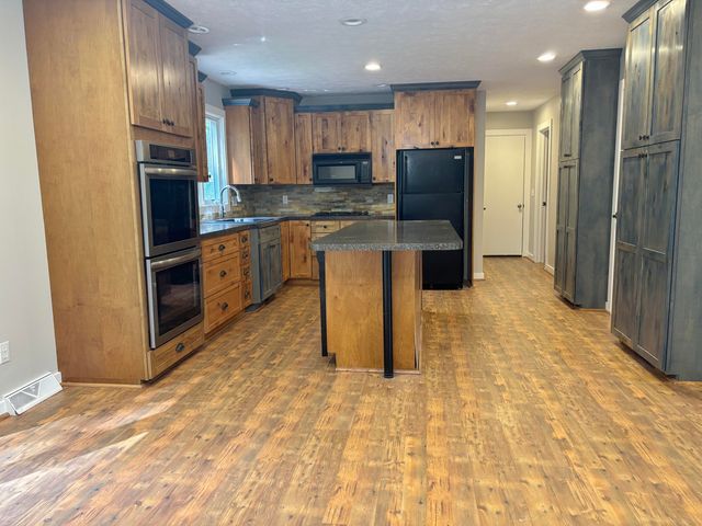 4160 Knapp Valley Drive NE, Grand Rapids, MI 49525