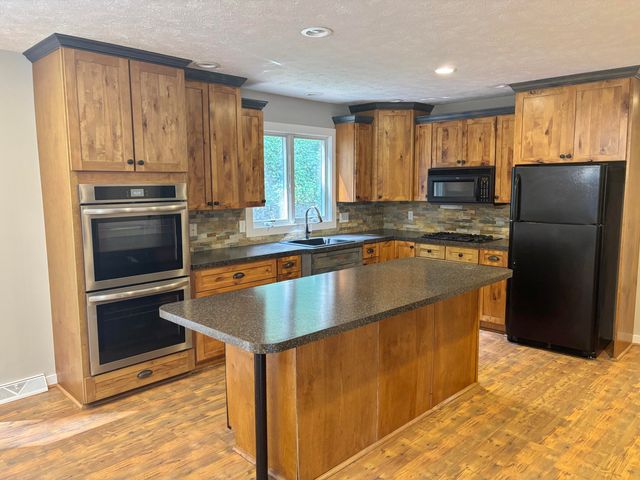 4160 Knapp Valley Drive NE, Grand Rapids, MI 49525