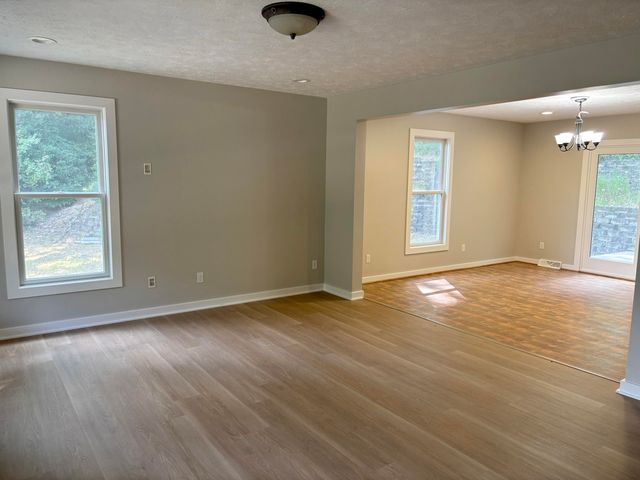 4160 Knapp Valley Drive NE, Grand Rapids, MI 49525