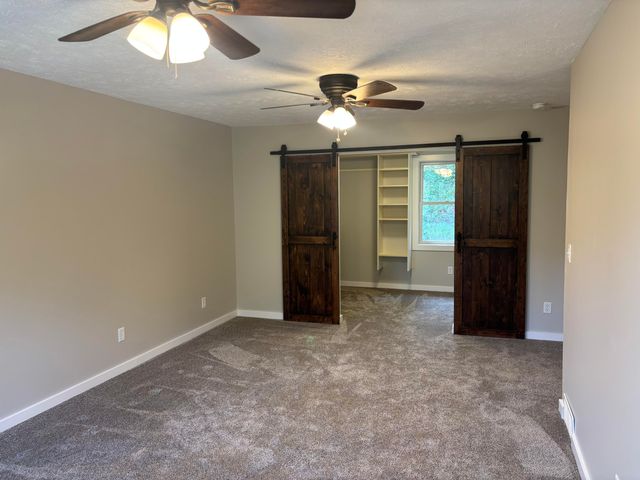 4160 Knapp Valley Drive NE, Grand Rapids, MI 49525