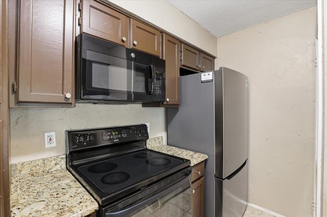 5616 Preston Oaks Road 404, Dallas, TX 75254