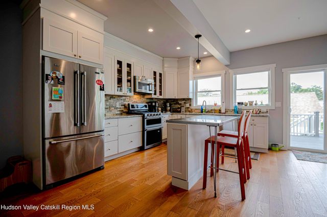 225 State Street Right, Hudson, NY 12534