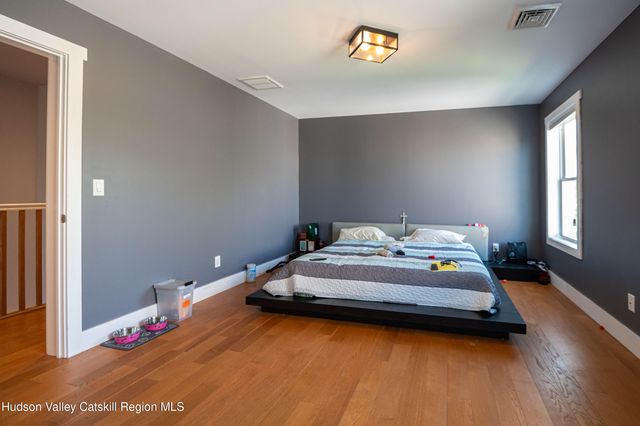 225 State Street Right, Hudson, NY 12534