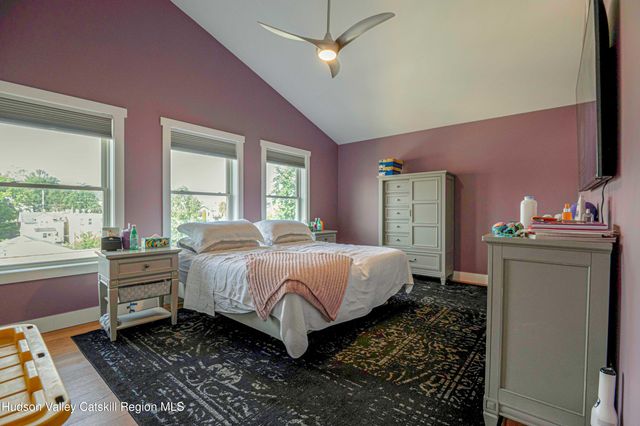 225 State Street Right, Hudson, NY 12534