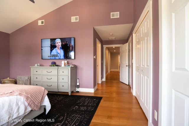 225 State Street Right, Hudson, NY 12534