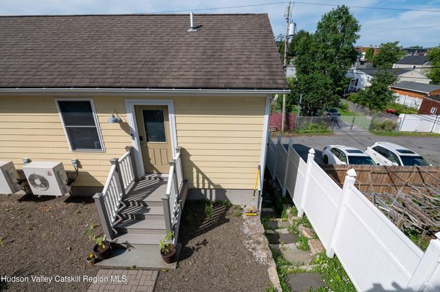 225 State Street Right, Hudson, NY 12534