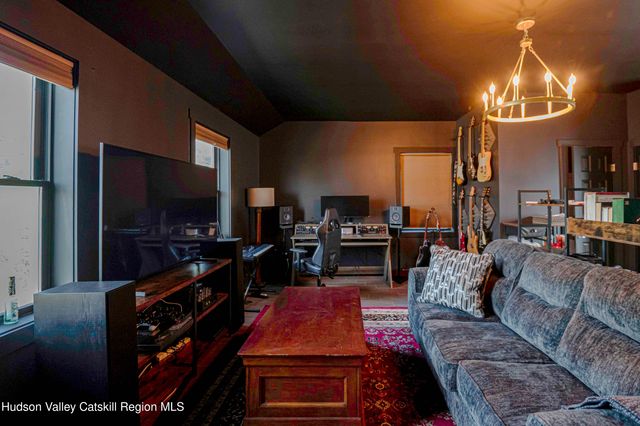 225 State Street Right, Hudson, NY 12534