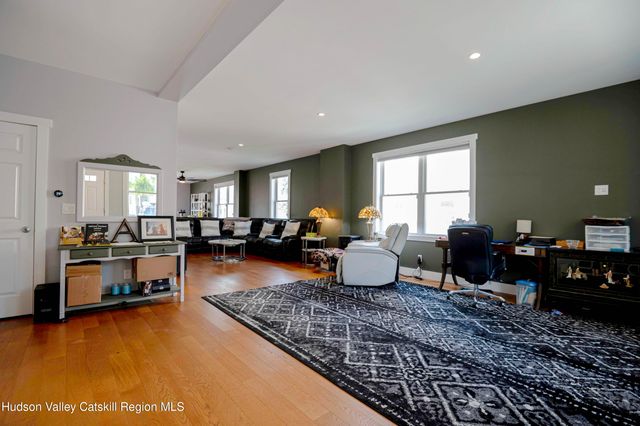 225 State Street Right, Hudson, NY 12534