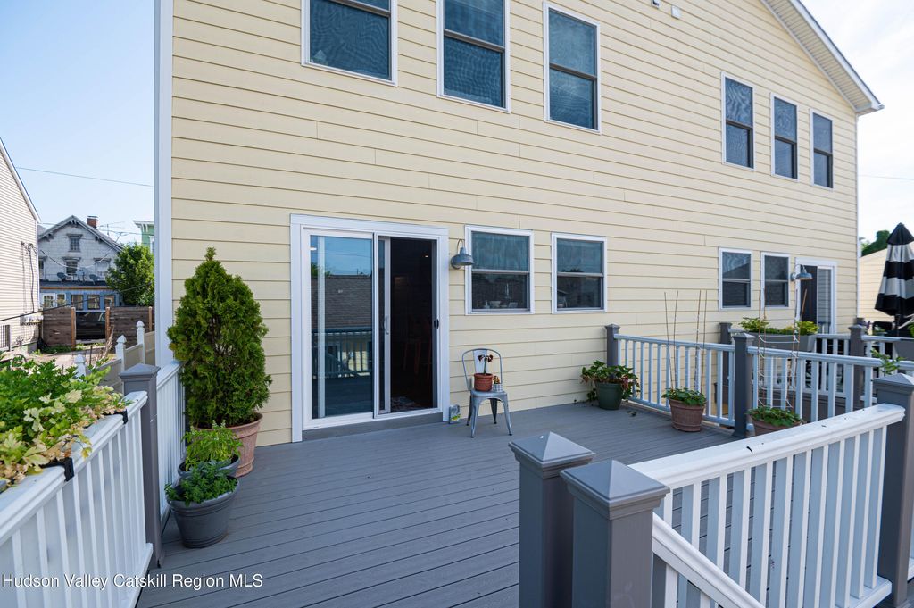 225 State Street Right, Hudson, NY 12534