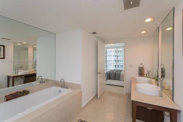 495 Brickell Ave 3710, Miami, FL 33131