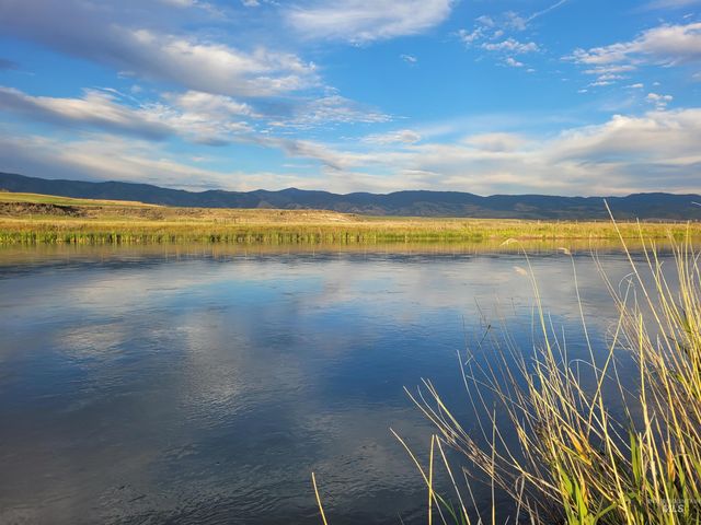 392 River Rd, Grace, ID 83241