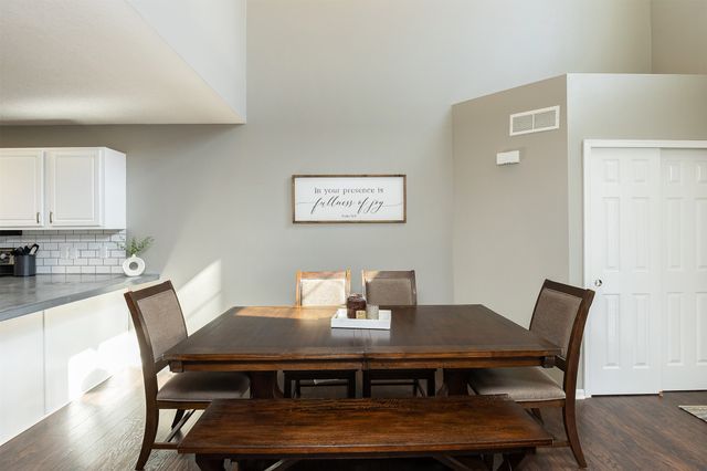 1400 S 52nd Street 27, West Des Moines, IA 50265