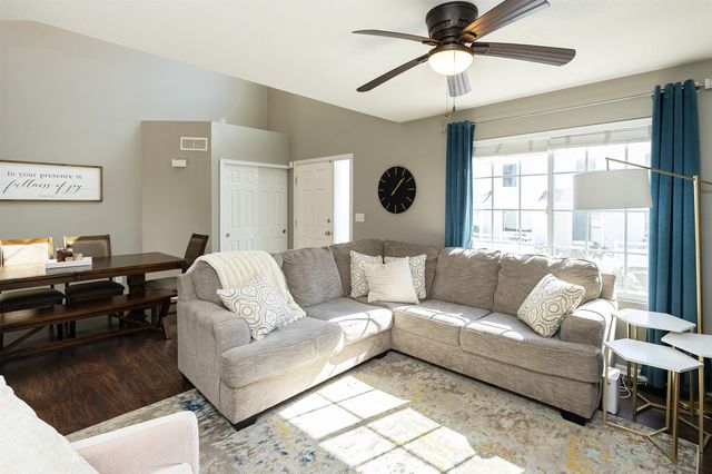 1400 S 52nd Street 27, West Des Moines, IA 50265