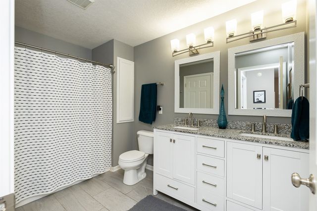 1400 S 52nd Street 27, West Des Moines, IA 50265