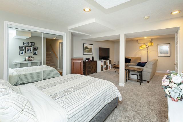 1400 S 52nd Street 27, West Des Moines, IA 50265