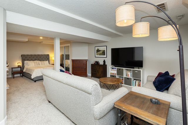 1400 S 52nd Street 27, West Des Moines, IA 50265