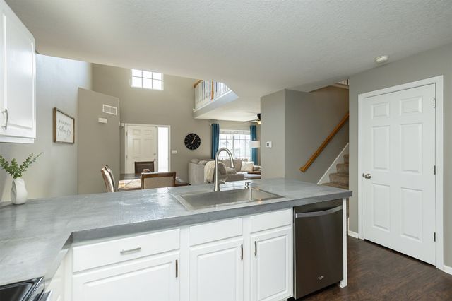 1400 S 52nd Street 27, West Des Moines, IA 50265