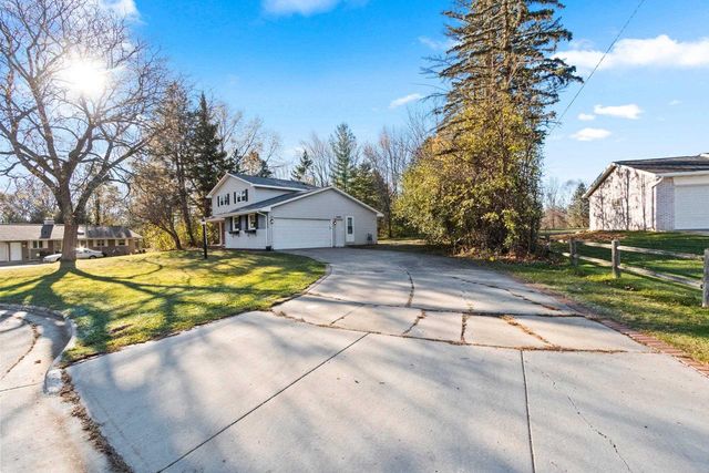 1485 W MARHILL ROAD, Green Bay, WI 54313