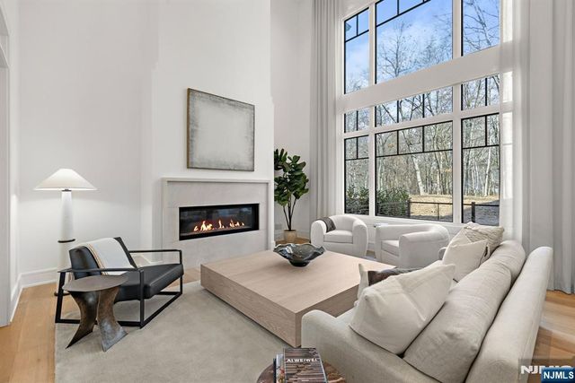 1 Stone Bridge Court, Demarest, NJ 07627