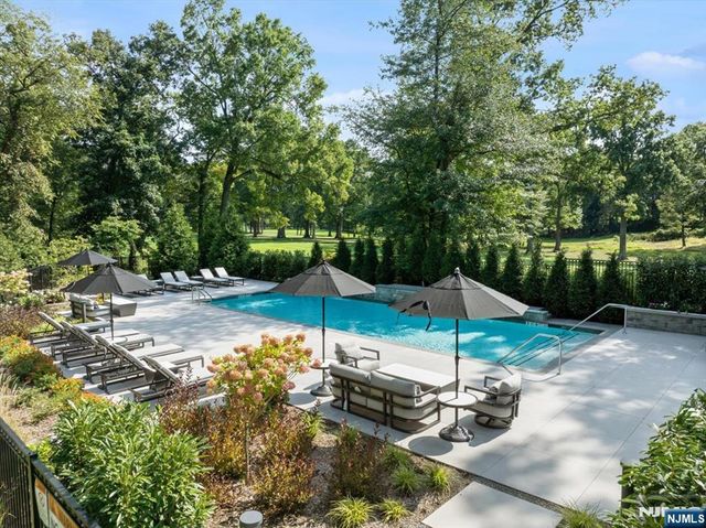 1 Stone Bridge Court, Demarest, NJ 07627