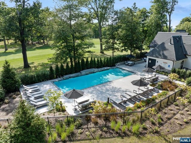1 Stone Bridge Court, Demarest, NJ 07627