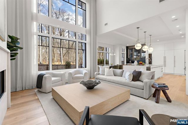 1 Stone Bridge Court, Demarest, NJ 07627