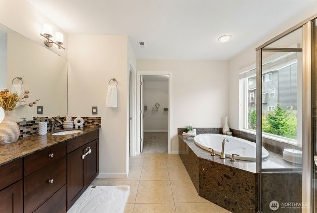 7640 NE 195th Street, Kenmore, WA 98028