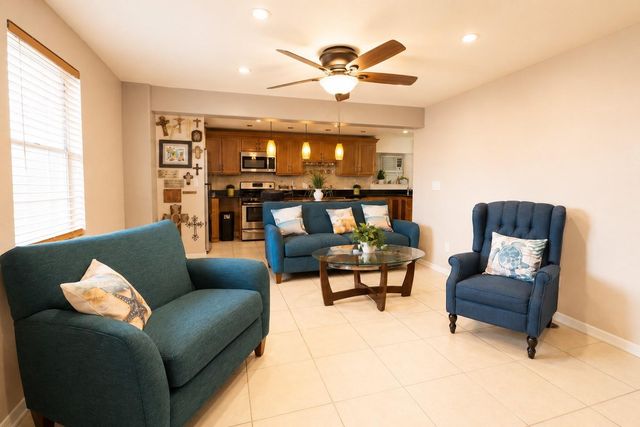 579 Warsaw Street, Bayou Vista, TX 77563