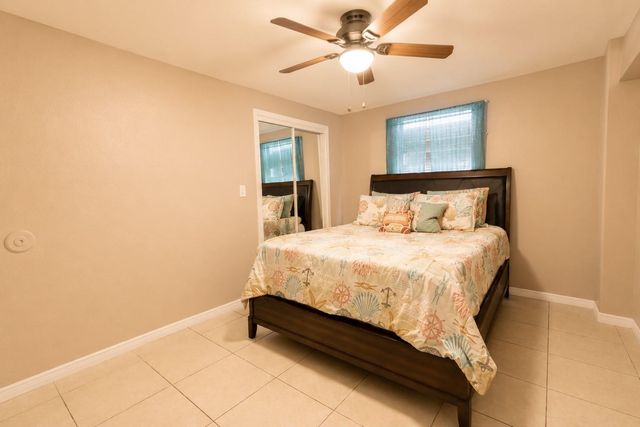 579 Warsaw Street, Bayou Vista, TX 77563
