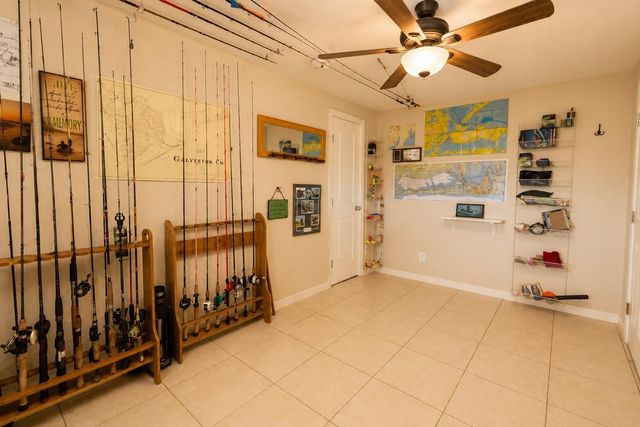 579 Warsaw Street, Bayou Vista, TX 77563