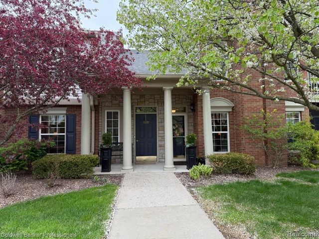 5349 Brookemonte Circle, Rochester, MI 48306