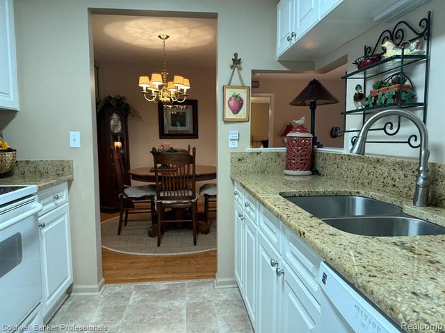 5349 Brookemonte Circle, Rochester, MI 48306