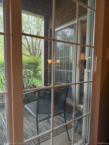 5349 Brookemonte Circle, Rochester, MI 48306