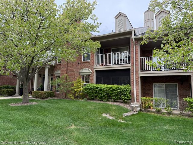 5349 Brookemonte Circle, Rochester, MI 48306