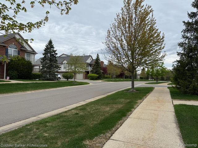 5349 Brookemonte Circle, Rochester, MI 48306
