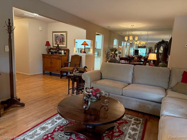 5349 Brookemonte Circle, Rochester, MI 48306