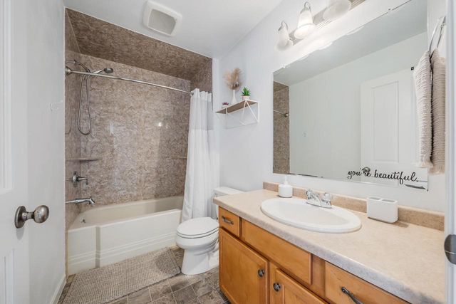 2184 W NOELLE LANE, Appleton, WI 54913