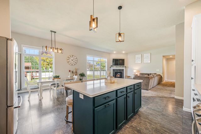 2184 W NOELLE LANE, Appleton, WI 54913