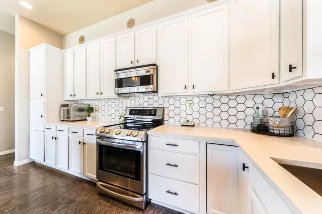 2184 W NOELLE LANE, Appleton, WI 54913