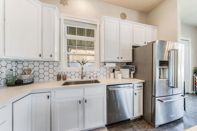 2184 W NOELLE LANE, Appleton, WI 54913