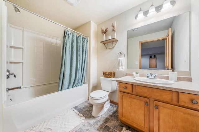 2184 W NOELLE LANE, Appleton, WI 54913