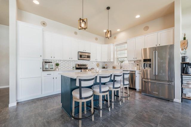 2184 W NOELLE LANE, Appleton, WI 54913