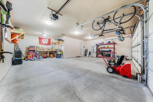 2184 W NOELLE LANE, Appleton, WI 54913